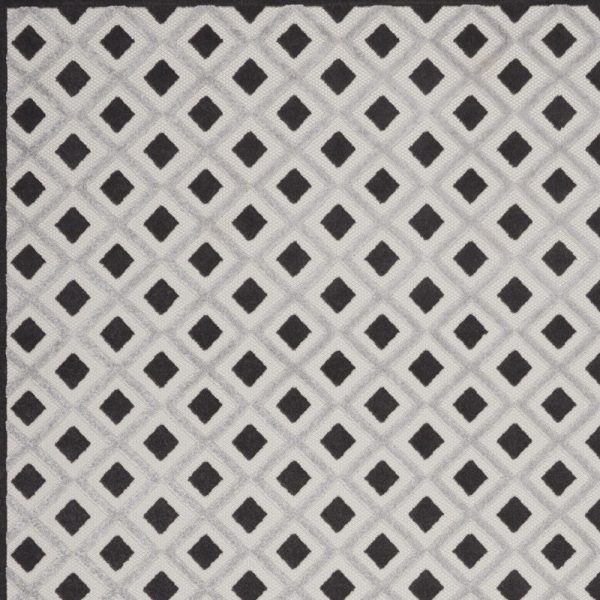 10  X 13  Black And White Gingham Non Skid Indoor Outdoor Area Rug For Sale